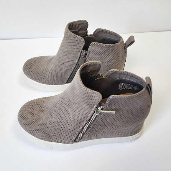 TORRID WOMEN'S PERFORATED WEDGE SNEAKER SIZE 7W GRAY - Picture 6 of 9